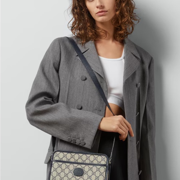 Authentic Gucci Mini Interlocking GG Crossbody - Picture 3 of 12